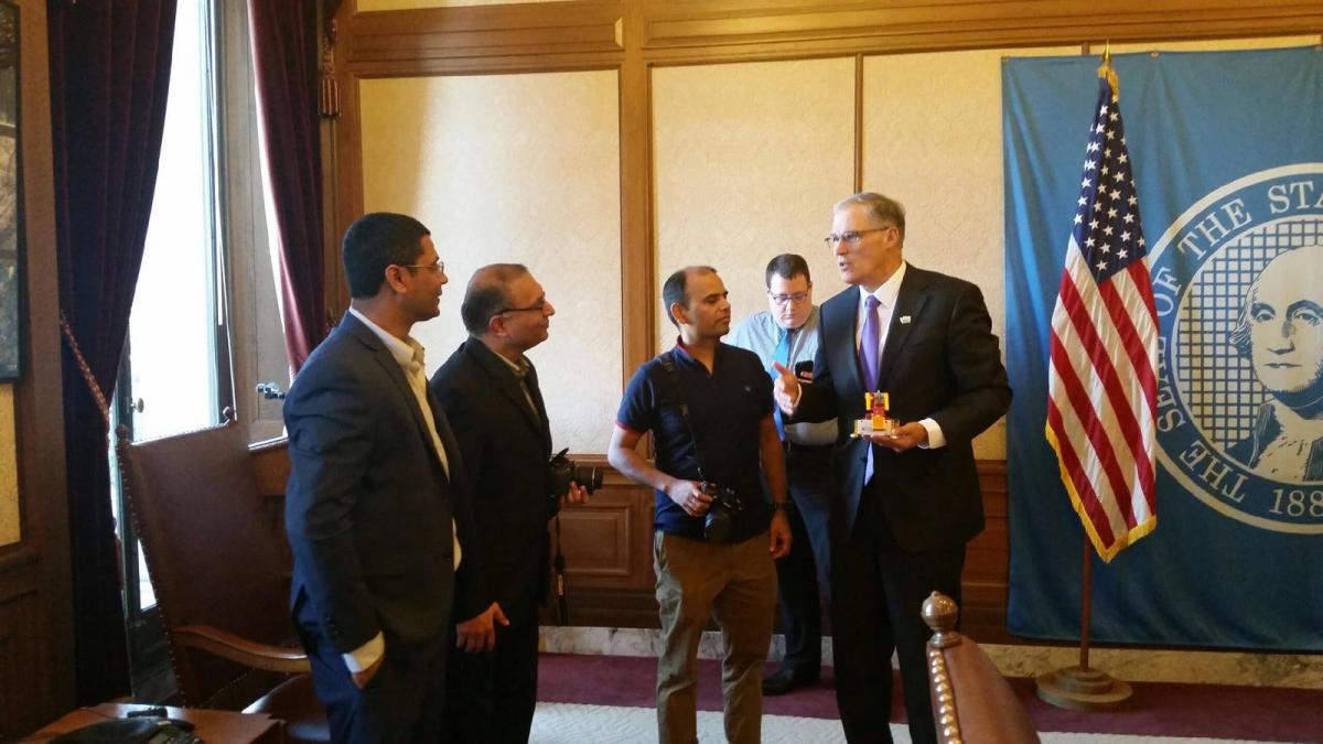 Governor Inslee with words of Encouragement to Sanjeev, Founder of Inner Spark Robotics